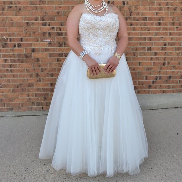 Ella Rosa Dresses & Skirts - Ella Rosa Tulle Wedding Dress Size 18